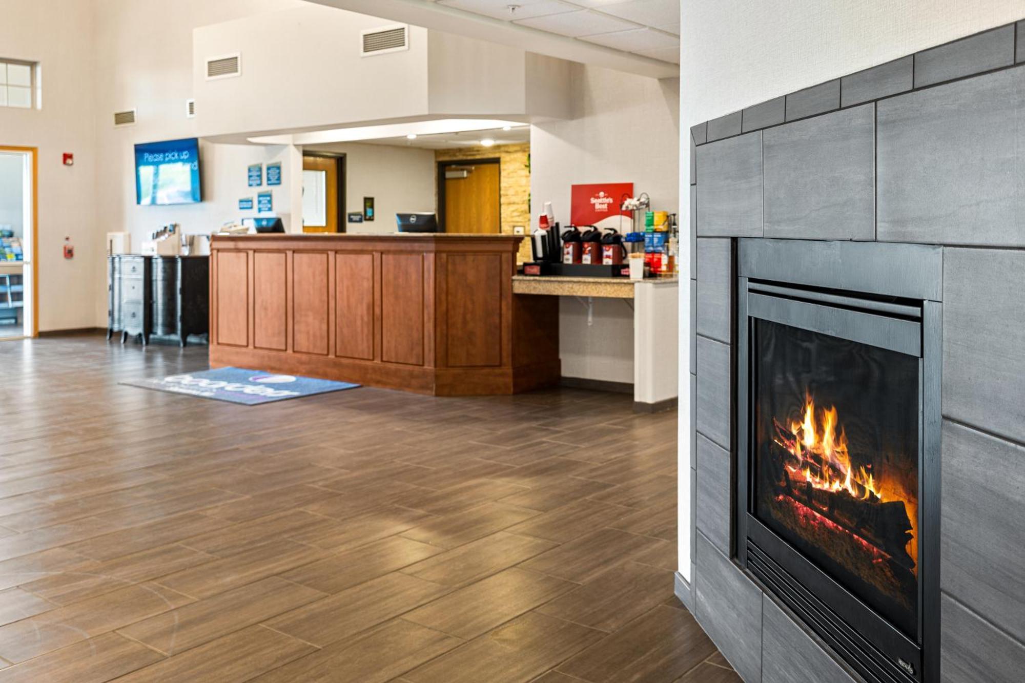 Boarders Inn & Suites By Cobblestone Hotels - Shawano Exterior foto