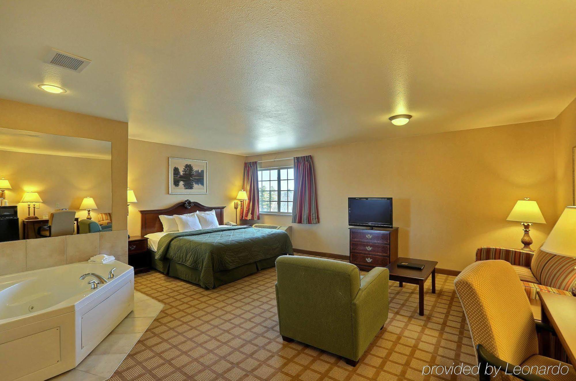 Boarders Inn & Suites By Cobblestone Hotels - Shawano Exterior foto